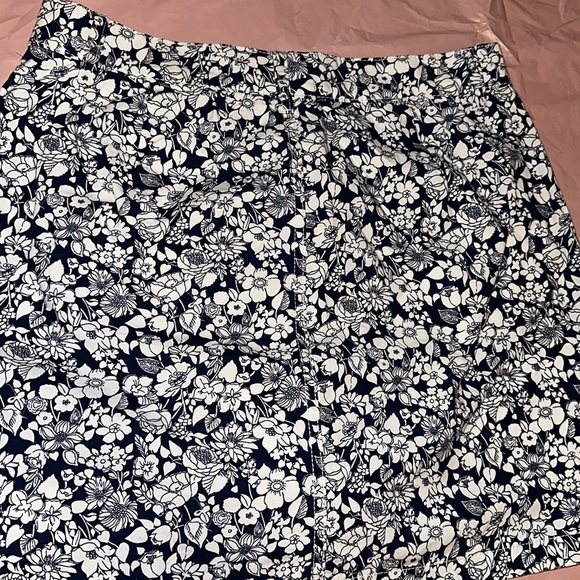 St. Johns Bay Skort navy and white shorts underneath - Picture 4 of 5